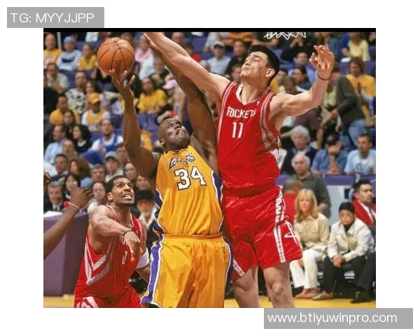 姚明NBA首秀表现平平10分36秒仅得0分2板3犯规令人惋惜