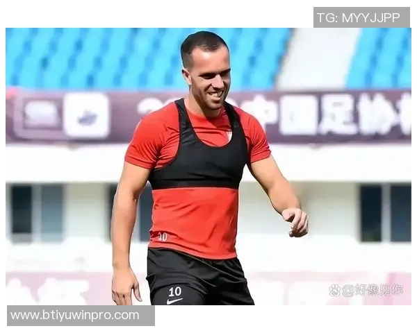 国足热身赛前景堪忧国脚未接到集训通知面临困境